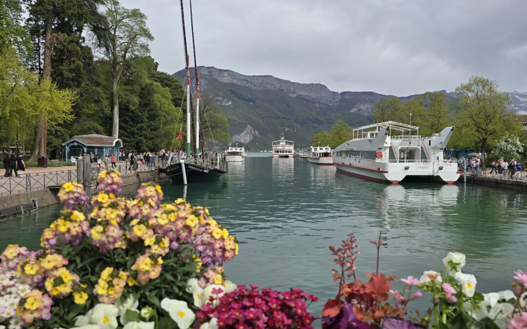 Où loger pour visiter le lac d’Annecy ? Pourquoi Sévrier est un excellent choix
